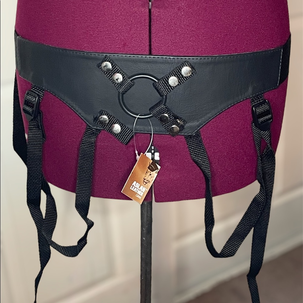 Black leather strap-on harness by Aslan Leather NWT queer lgbt trans ftm fetish